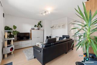 Dit prachtig en ruim duplexappartement ligt in het hartje van Bredene-Bad in een jonge en moderne residentie. Het is gelegen op een...