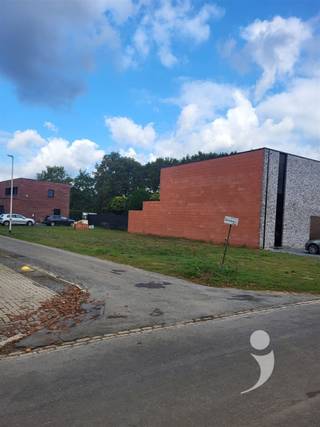 Beau terrain à bâtir situé à Boekt (Heusden-Zolder). Ce terrain à bâtir pour une construction jumelée est situé sur une parcelle de 4A 41Ca.Cela vous...