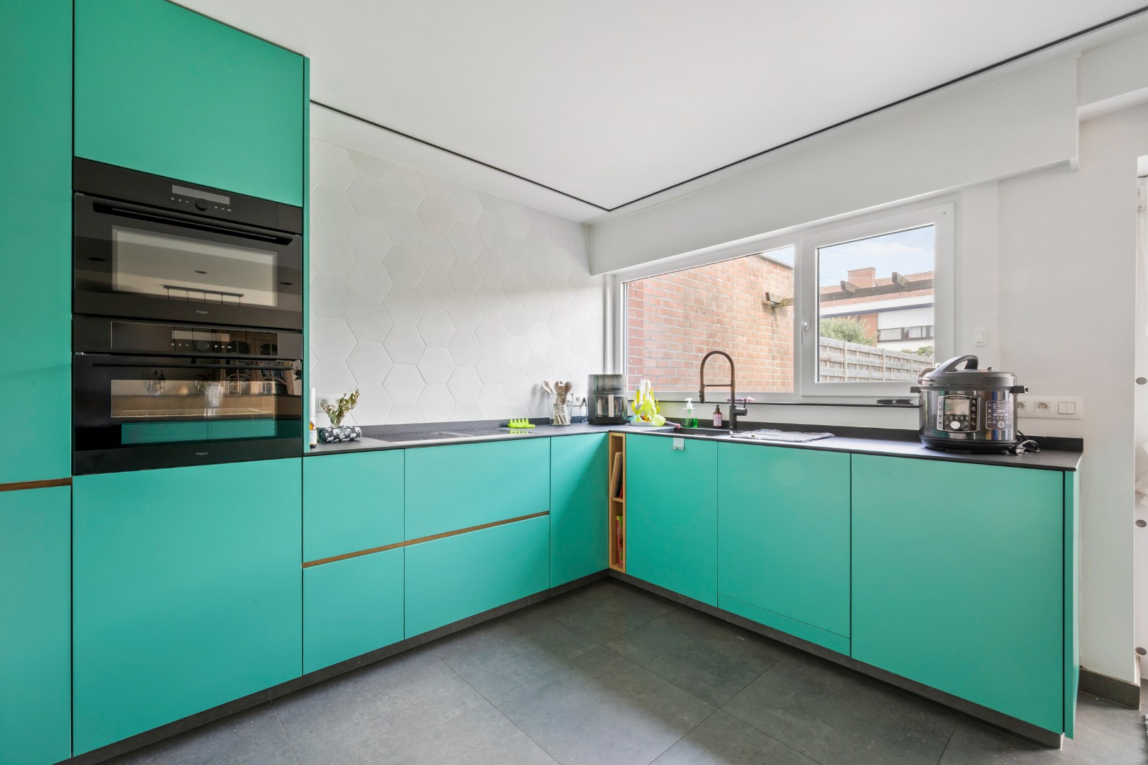 Instapklare woning met 3 slaapkamers, dressing, garage en tuin op een rustige ligging in Ledegem - foto 5