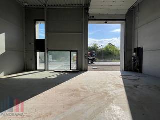 Fantastisch gelegen nieuwbouw KMO-unit, met zeer vlotte bereikbaarheid naar de E40. De opslagruimte heeft een oppervlakte van 300 m² en is...