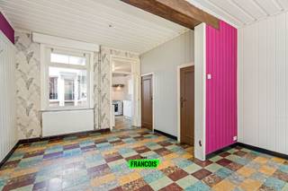 In een doodlopende zijstraat van de Professor Dewulfstraat te Poperinge, bevindt zich deze woning. Vlakbij allerlei voorzieningen zoals...