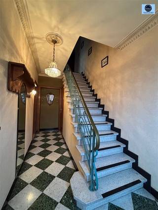 SOLIDE CHARMANTE WONING MET 3 KAMERS EN LOODSRichtprijs : 299.000 euro Solide charmante woning met 3 slaapkamers, tuin en loods.Deze woning is...