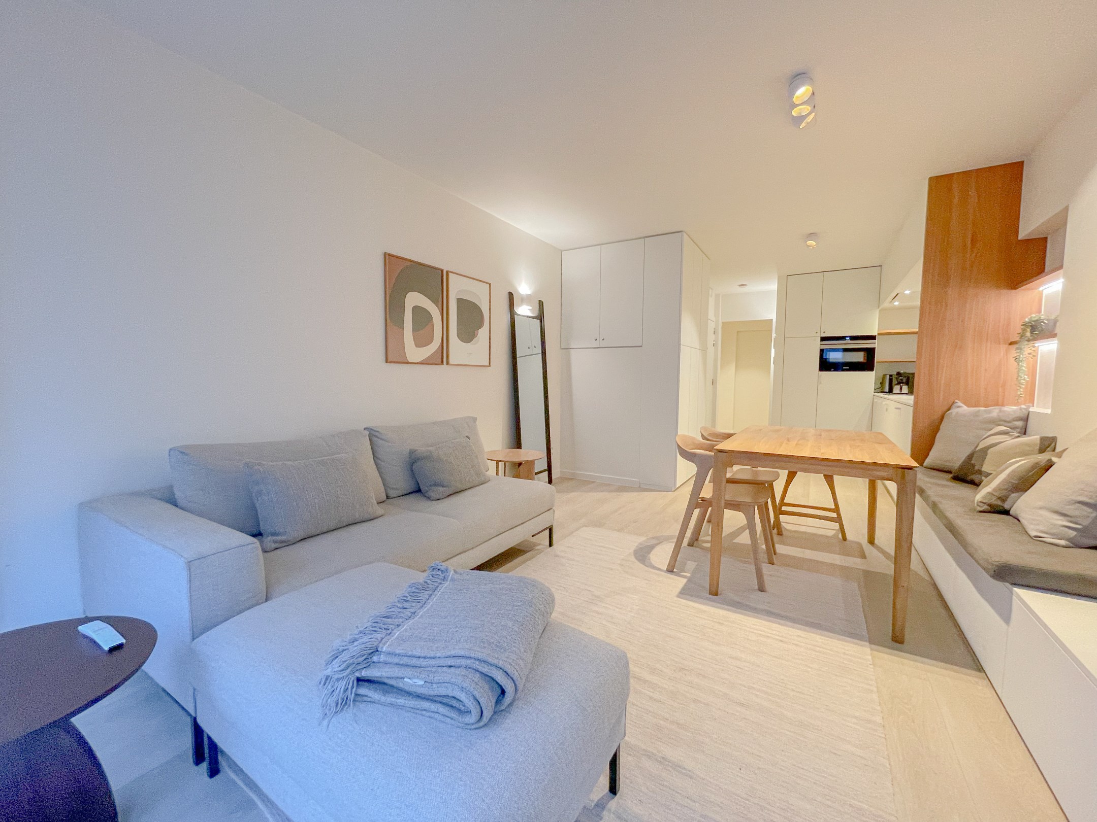 Recent tijdloos gerenoveerd appartement met zijdelings zeezicht. - foto 5