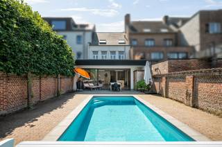 Karaktervolle herenwoning met praktijk-/ handelsruimte te Duffel. Deze prachtige en statige woning is volledig gemoderniseerd en geoptimaliseerd...