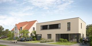 Op de voormalige brouwerijsite Appelmans realiseren we vier nieuwe woningen: twee in een charmante landelijke stijl en twee in een strak moderne vormgeving. Je woont in het hart van de gezellige dorpskern van Sint-Martens-Bodegem, een deelgemeente van Dilbeek. Hier vind je alles binnen handbereik: winkels, scholen (basisschool op 350 m) en openbaar vervoer (bushalte op 900 m). Daarnaast geniet je van een uitstekende verbinding met de E40 en de Brusselse Ring. Dilbeek staat bekend om zijn groene, rustige omgeving, prachtige natuurgebieden en historische bezienswaardigheden. Kortom, je combineert hier het beste van twee werelden: de rust van het dorp en de voorzieningen van de stad in de buurt.
Deze moderne nieuwbouwwoning is voorzien van een inkomhal met toilet, een ruime woon- en eetkamer, een open keuken, een berging, drie slaapkamers, een badkamer met bad, inloopdouche en dubbele wastafel, en een apart toilet op de bovenverdieping. De zuid gerichte tuin biedt volop ruimte om te genieten. Het gebruik van een warmtepomp, in combinatie met vloerverwarming en zonnepanelen zorgt ervoor dat jouw toekomstige energiefactuur onder controle blijft (E10).
Neem gerust contact met ons op voor meer informatie en ontdek alle mogelijkheden. Een kijkje nemen? Je vindt de locatie ter hoogte van Wolsemstraat 117.