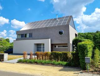 Recente villa, rustig gelegen te Tremelo (Baal) met gunstige verbinding naar Leuven en Aarschot. Gelegen op een oost georiënteerd perceel van...