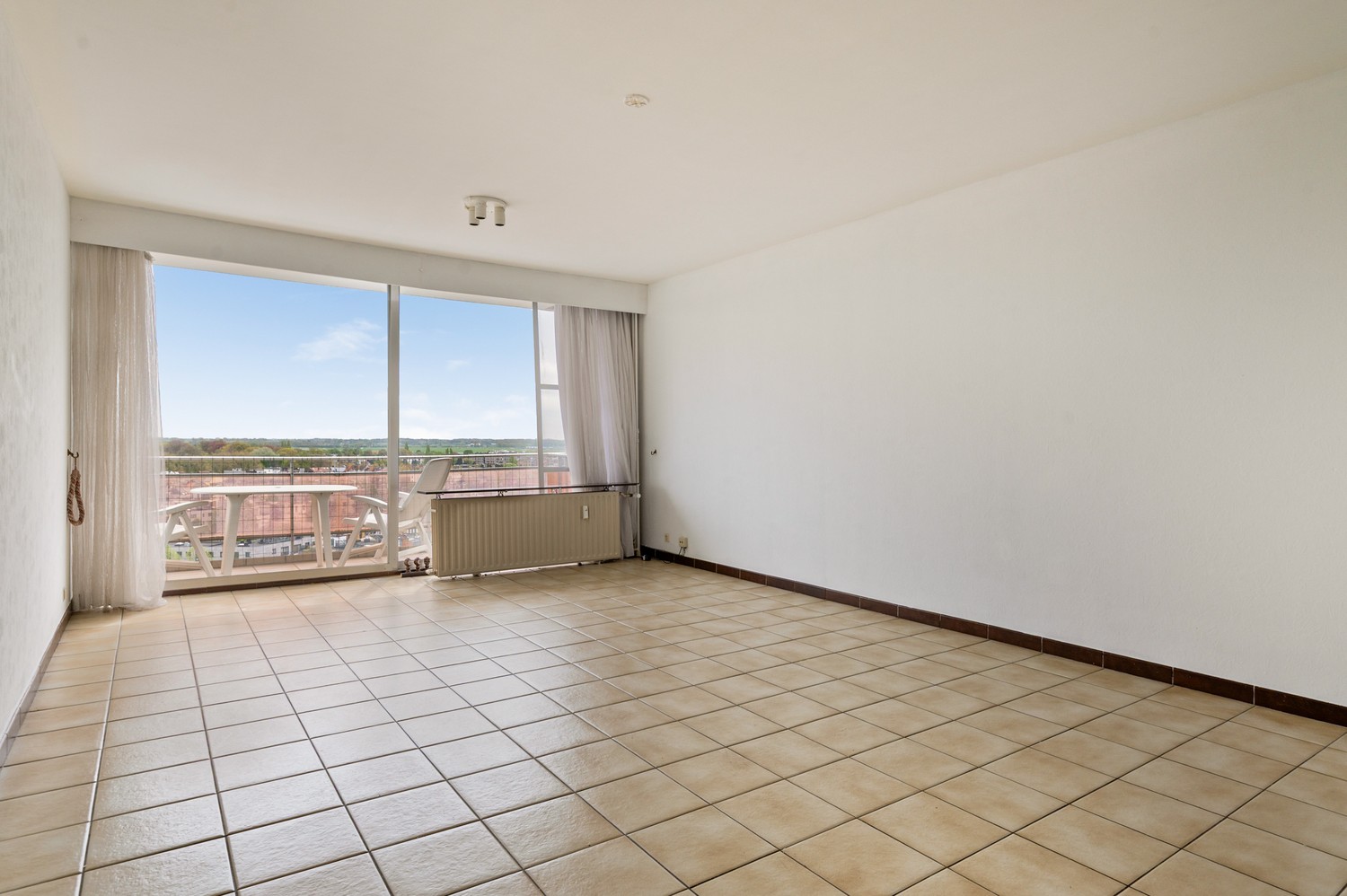 Ruim appartement  met 3 slaapkamers en garage te Berchem! - foto 3