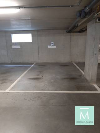 Ondergrondse staanplaats in Leuven nabij Vaartkom Deze ondergrondse staanplaats is gelegen onder residentie Klaverpark 2 (Marrainenplein) op een...