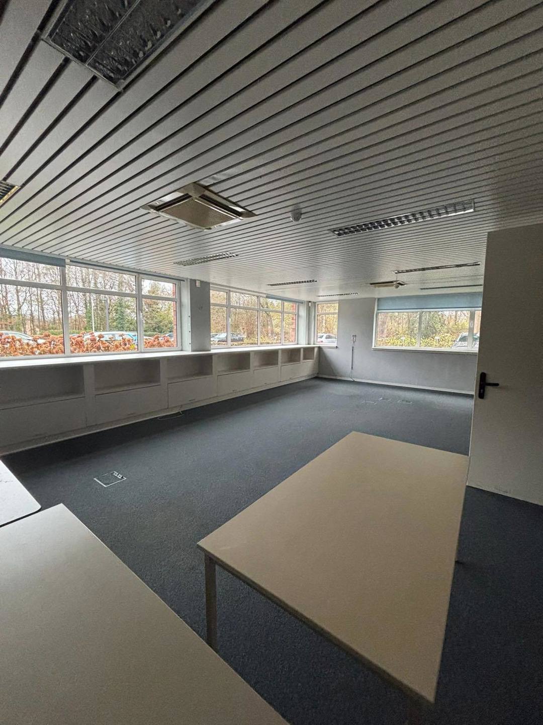 Commercial for rent in Lasne-Chapelle-Saint-Lambert - photo 5