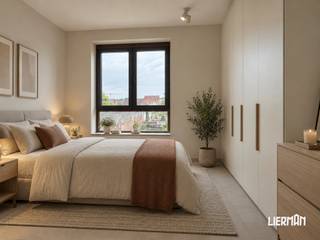 <p>-- 6% BTW mogelijk op het geheel -- <br /><br />Droomt u van een ruim nieuwbouwappartement op een toplocatie? <br /><br />Dit stijlvolle en energiezuinige appartement ligt op een steenworp van de Grote Markt, winkels, horeca en openbaar vervoer, en combineert comfort met stedelijk gemak.<br />De kleinschalige residentie telt slechts 5 appartementen, wat rust en exclusiviteit garandeert. <br /><br />Moderne architectuur, kwaliteitsmaterialen en een doordachte indeling zorgen voor een luxueus gevoel vanaf het moment dat u binnenstapt. <br /><br />De ruime, lichte leefruimte met open keuken leidt naar een zuidgericht terras. <br /><br />Verder beschikt het appartement over drie slaapkamers, twee badkamers en een apart toilet. <br /><br />Bovendien is het energiezuinig gebouwd volgens de nieuwste normen, met onder meer driedubbel glas, zonnepanelen, vloerverwarming en een lucht-water warmtepomp.<br /><br />Optioneel kunt u achteraan de residentie een autostaanplaats aankopen (€17.500) — een handige troef op deze centrale locatie. <br /><br />Interesse? Plan uw bezoek via info@immolierman.be of 053 89 99 66.</p>
