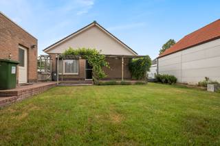 Ben je op zoek naar een instapklare bungalow op een toplocatie in De Klinge (Sint-Gillis-Waas)? Lees dan zeker verder!De mooie tuin, de ruime oprit...