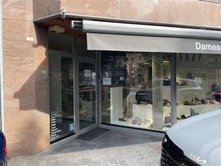 Handelshuis gelegen in het centrum van de gemeente Duffel, gelegen aan de Leopoldstraat nr. 3 (5) met 2 niveaus. Het gelijkvloers groot: ±155m² en...