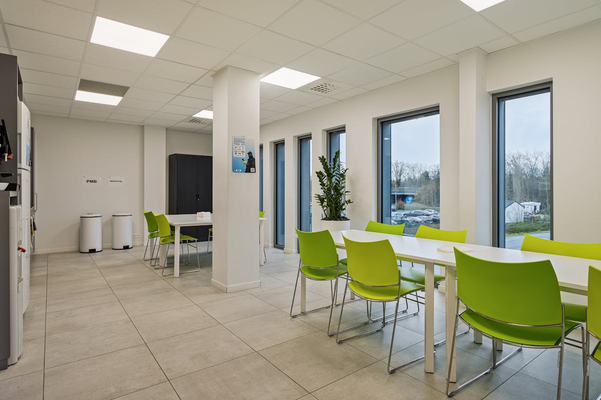 Bureau spacieux (240 m²) à louer à Loppem. - photo 5