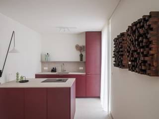 <p>Kaai 30 is een kwalitatief nieuwbouwproject met 1-, 2- en 3- kamer appartementen op een boogscheut van het historische centrum van Brugge.</p>
<p>De bewoonbare oppervlaktes van de 1 slaapkamer appartementen zijn 75 m² met terrassen van 16 m². Dit exclusieve nieuwbouwproject wordt afgewerkt met uitermate hoogwaardige materialen (zoals bv parketvloeren) inbegrepen in de prijs. Op de kelderverdieping bevinden zich privatieve autostaanplaatsen. Gemeenschappelijke fietsenberging is voorzien.</p>
<p>Prijzen <span>vanaf 340.000 euro excl kosten.</span></p>
Aankoop aan 6% BTW is mogelijk!<span></span><br />Oplevering eind 2025 - Modelappartement onmiddellijk beschikbaar!<br />
<p>Meer info of een bezoek aan de werf? <br />info@nouvo.be - +32 493 59 49 11</p>