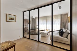 Te koop met vanaf prijs, doe gerust een hoger bod.Ontdek dit exclusieve, gelijkvloerse luxe-appartement op een toplocatie, perfect voor investeerders...