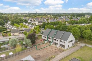 Deze nieuwe, gesloten BEN-bebouwing (lot 3) is in volle opbouw en is gelegen op wandelafstand van het centrum van Zaffelare.Wat je dagelijks nodig...