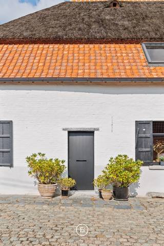 The Farm — Authentic country living, with a contemporary twist.In the heart of charming, rural Elingen (Pepingen), on a plot of ± 1,166 m², you will...