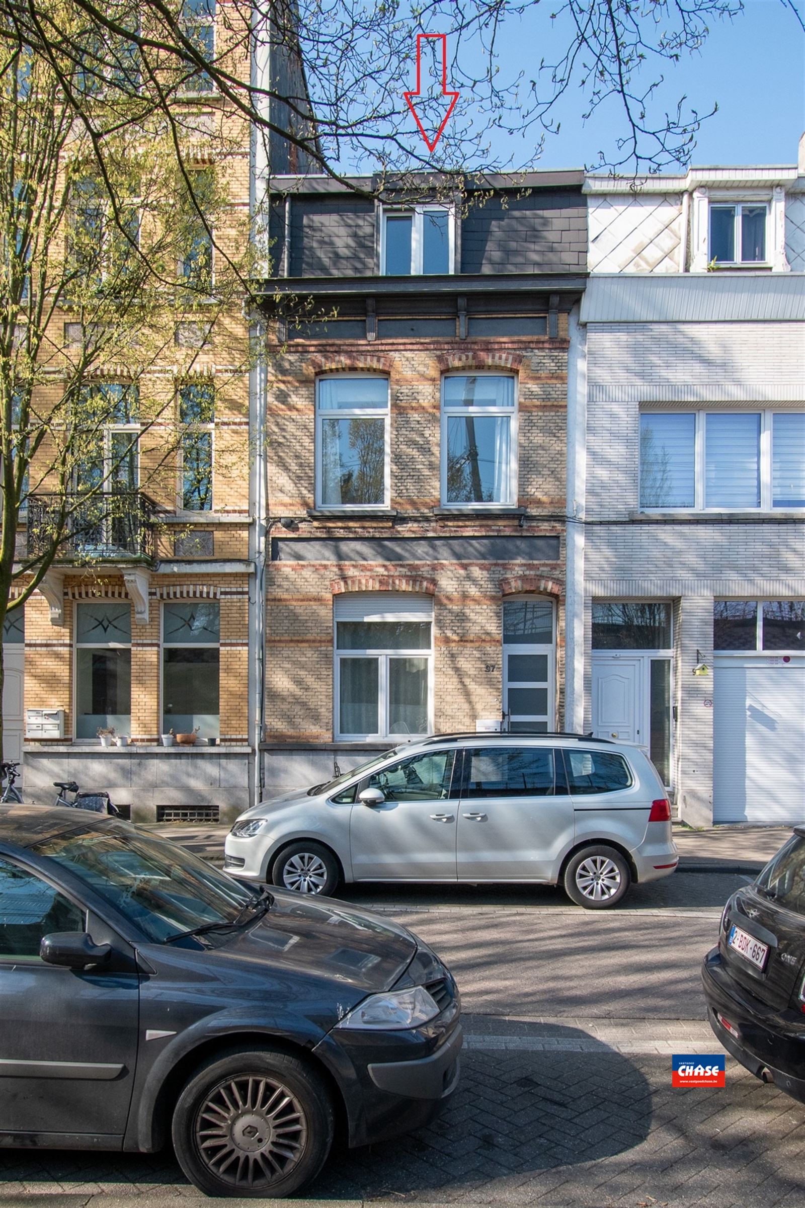 Charming townhouse with four bedrooms and two bathrooms - photo 1