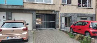 Gesloten garagebox nummer 34 te huur.  De garagebox is onmiddellijk beschikbaar . ...