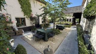 <h1><span>UNIEKE LANDELIJKE HOEVE OP 8.035 M² EEN DROOM VOOR PAARDENLIEFHEBBERS, GROTE GEZINNEN &amp; ONDERNEMERS</span></h1><p><span>Een uitzonderlijk landgoed met ruimte, karakter en talloze mogelijkheden.</span><span><br />Op een prachtige, landelijke locatie in </span><span>Geraardsbergen</span><span> vinden we deze indrukwekkende hoeve op een perceel van maar liefst </span><span>8.035 m²</span><span>. Met circa </span><span>583 m² woonoppervlakte</span><span>, 6 ruime slaapkamers, 4 badkamers en een veelzijdige infrastructuur biedt dit eigendom een unieke combinatie van </span><span>wonen, genieten en ondernemen</span><span>.</span></p><p><span>De authentieke uitstraling van de hoeve gaat hand in hand met hedendaags comfort en een indrukwekkend aanbod aan binnen- en buitenruimtes.</span></p><h3><span>EEN KARAKTERVOL WOONGEDEELTE</span></h3><p><span>De ruime hoofdwoning straalt sfeer en authenticiteit uit. Verschillende karaktervolle elementen, waaronder </span><span>houten balken</span><span>, zorgen voor een warme landelijke uitstraling, terwijl de verzorgde afwerking het nodige hedendaagse comfort biedt.</span></p><p><span>De woning beschikt over </span><span>zes ruime slaapkamers</span><span> en </span><span>vier badkamers</span><span>. De badkamers zijn stijlvol ingericht, waaronder een bijzonder fraaie badkamer met </span><span>vrijstaand bad en natuursteenafwerking</span><span>.</span></p><p><span>Ook de keuken ademt landelijke charme uit dankzij de houten kasten en tijdloze uitstraling.</span></p><h3><span>BUITENLEVEN OP ZIJN BEST</span></h3><p><span>Wie houdt van buitenleven, privacy en ruimte, zal hier ongetwijfeld zijn hart verliezen.</span></p><p><span>Het uitgestrekte perceel biedt volop mogelijkheden en omvat onder meer </span><span>weides, een boomgaard en royale groene buitenruimtes</span><span>.</span></p><p><span>De sfeervolle binnentuin is ingericht met verschillende gezellige zithoeken. Daarnaast is er een ruime, overdekte loungezone met </span><span>sfeerverlichting en barfaciliteiten</span><span> de ideale plek voor gezellige avonden met familie, vrienden of gasten.</span></p><h3><span>VEELZIJDIG EN MULTIFUNCTIONEEL</span></h3><p><span>Een van de grootste troeven van dit eigendom is zonder twijfel de enorme </span><span>multifunctionaliteit</span><span>.</span></p><p><span>Naast het ruime woongedeelte beschikt het pand over een professionele infrastructuur met onder andere een </span><span>keuken, ontvangstruimtes, bergingen en extra polyvalente ruimtes</span><span>.</span></p><p><span>Hierdoor leent het domein zich uitstekend voor uiteenlopende concepten, zoals:</span></p><ul><li><span>een </span><span>B&amp;B of vakantiewoning</span></li><li><span>een </span><span>kangoeroe- of meergezinswoning</span></li><li><span>een feest- of evenementenlocatie</span></li><li><span>catering of gastronomische activiteiten</span></li><li><span>workshops, opleidingen of seminaries</span></li><li><span>een kleinschalige horecazaak</span></li><li><span>een combinatie van </span><span>privéwonen en professionele activiteit</span></li></ul><p><span>Uiteraard zijn de concrete mogelijkheden afhankelijk van de geldende stedenbouwkundige en exploitatievoorschriften.</span></p><h3><span>EEN PARADIJS VOOR PAARDENLIEFHEBBERS</span></h3><p><span>Ook paardenliefhebbers vinden hier een bijzonder interessante uitvalsbasis.</span></p><p><span>In de ruime schuur zijn momenteel reeds </span><span>twee grote en twee kleinere paardenstallen</span><span> aanwezig. In combinatie met de aanwezige weides en de omvang van het perceel biedt dit uitstekende mogelijkheden voor wie paarden en wonen graag met elkaar wil combineren.</span></p><h3><span>IDEAAL VOOR GROTE GEZINNEN</span></h3><p><span>Dankzij de royale oppervlakte en de verschillende leef- en verblijfsruimtes is dit eigendom eveneens bijzonder geschikt voor </span><span>grote gezinnen of meerdere generaties die samen willen wonen</span><span>, met voldoende ruimte voor privacy én gezamenlijk genieten.</span></p><h3><span>EEN ZELDZAME KANS</span></h3><p><span>Dit is geen doorsnee woning. Het betreft een </span><span>ruim en karaktervol landgoed met een uitzonderlijk veelzijdig potentieel</span><span>, waar wonen, paarden, ontspanning en ondernemen perfect kunnen samenkomen.</span></p><p><span>De landelijke ligging biedt de gewenste rust en privacy, terwijl </span><span>Geraardsbergen en de omliggende voorzieningen goed bereikbaar</span><span> blijven.</span></p><p><span>Bent u op zoek naar een uniek eigendom met ruimte, karakter én mogelijkheden? Dan verdient deze landelijke hoeve absoluut uw aandacht.</span></p><p><span>Geraardsbergen</span><span><br /></span><span>Perceel: 8.035 m²</span><span><br /></span><span>Woonoppervlakte: ca. 583 m²</span><span><br /></span><span>6 slaapkamers</span><span><br /></span><span>4 badkamers</span><span><br /></span><span>2 grote + 2 kleinere paardenstallen</span><span><br /></span><span>Professionele keuken en polyvalente ruimtes</span><span><br /></span><span>Geschikt voor diverse woon- en ondernemersconcepten</span></p><p><span>Interesse? Reageer op deze advertentie. Wij nemen vervolgens persoonlijk contact met u op om verdere informatie te bezorgen en een bezoek in te plannen.</span></p>