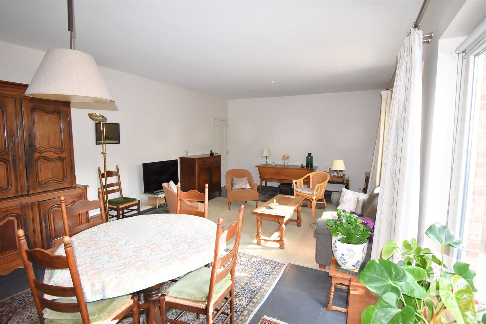 Ruim, recent gelijkvloers appartement in centrum Sint-Denijs-Westerm - foto 2