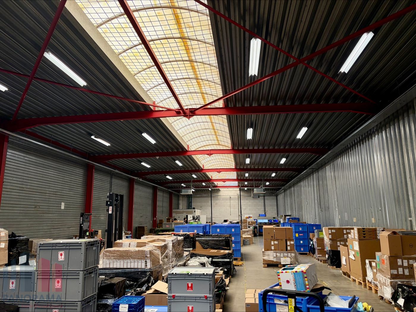 OPSLAGRUIMTE VAN 552 M² TE HUUR OP UITSTEKENDE LOCATIE LANGS DE STAATSBAAN IN LUBBEEK - foto 5