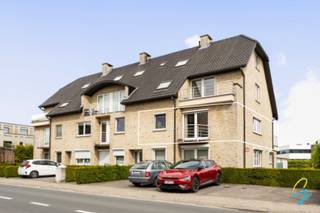 <p><span>Ruim tweeslaapkamerappartement met garage te koop in Aalst! <br /><br />Ruim en lichtrijk appartement met 2 slaapkamers, een aangenaam terras en een gunstig EPC-label B, gelegen te Aalst. <br /></span><span>Het appartement beschikt over een volledig uitgeruste keuken, een praktische berging en een badkamer met inloopdouche. Daarnaast zorgen de garage en de extra parkeermogelijkheid voor een wagen vooraan het gebouw voor extra comfort en gebruiksgemak.<br /><br />Dankzij de vlotte bereikbaarheid en de nabijheid van winkels, scholen en openbaar vervoer geniet u hier van een uitstekende ligging.<br />Graag een afspraak ter plaatse? Contacteer Laura op 0469 14 29 44 of mail naar laura.l@cornelis-goeman.be! <br /></span></p>