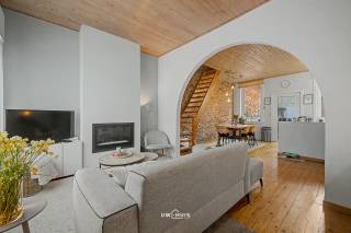 Ontdek deze knappe, instapklare woning met een bewoonbare oppervlakte van ca. 100 m², waar comfort en gezelligheid centraal staan. Bij het...