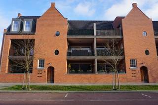 Prachtig afgewerkt 3-kamer appartement van ca. 87 m² op de eerste verdieping van residentie Limfa in Baarle-Hertog, met eigen parkeerplaats en...