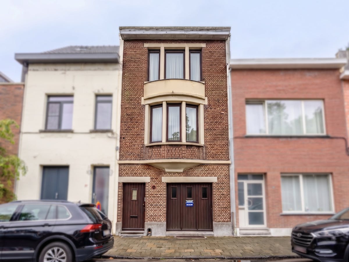 Op te frissen huis met 3 slaapkamers, tuin en garage te koop in Wilrijk - foto 1