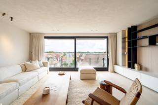 Schitterend appartement met zonneterras en mogelijkheid tot het aankopen van een gesloten garagebox. Twee volwaardige slaapkamers, twee badkamers...