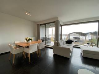 <p>Cet appartement d'environ 100 m² est situé au deuxième étage de la résidence « Liberty ». Une nouvelle construction qui attire immédiatement l'attention dans le quartier branché de l'Eilandje. Avec l'Escaut à proximité et le musée Red Star Line à deux pas, cet emplacement est sans aucun doute le point de départ idéal pour découvrir la ville.</p>
<p></p>
<p>L'appartement est entièrement revêtu de pierre naturelle bleue, ce qui lui confère un aspect luxueux.</p>
<p></p>
<p>Dans le salon, vous pouvez profiter en toute tranquillité d'une magnifique vue frontale sur l'Escaut grâce aux grandes baies vitrées coulissantes. Celles-ci donnent sur la terrasse ensoleillée d'environ 7 m² orientée à l'ouest.</p>
<p></p>
<p>La cuisine ouverte avec îlot central est de couleur blanche et équipée d'appareils électroménagers encastrés de qualité. Un espace de rangement séparé dispose des raccordements pour la machine à laver et le sèche-linge.</p>
<p></p>
<p>La chambre principale est située à l'arrière, au calme, et donne sur la magnifique deuxième terrasse d'environ 13 m². À côté se trouve la première salle de bains moderne avec douche à l'italienne et meuble lavabo. La deuxième chambre a également accès à la terrasse et peut parfaitement être aménagée en chambre d'amis, chambre d'enfant ou bureau. Elle peut utiliser une deuxième salle de bains avec douche et lavabo.</p>
<p></p>
<p>Toilettes séparées pour les invités.</p>
<p></p>
<p>De plus, une place de parking souterrain est incluse dans le loyer.</p>
<p></p>
<p>Charges communes : 120 euros.</p>
<p>Toutes les charges sont à la charge du locataire.</p>
<p></p>
<p>Disponible à partir du 1er décembre 2025.</p>