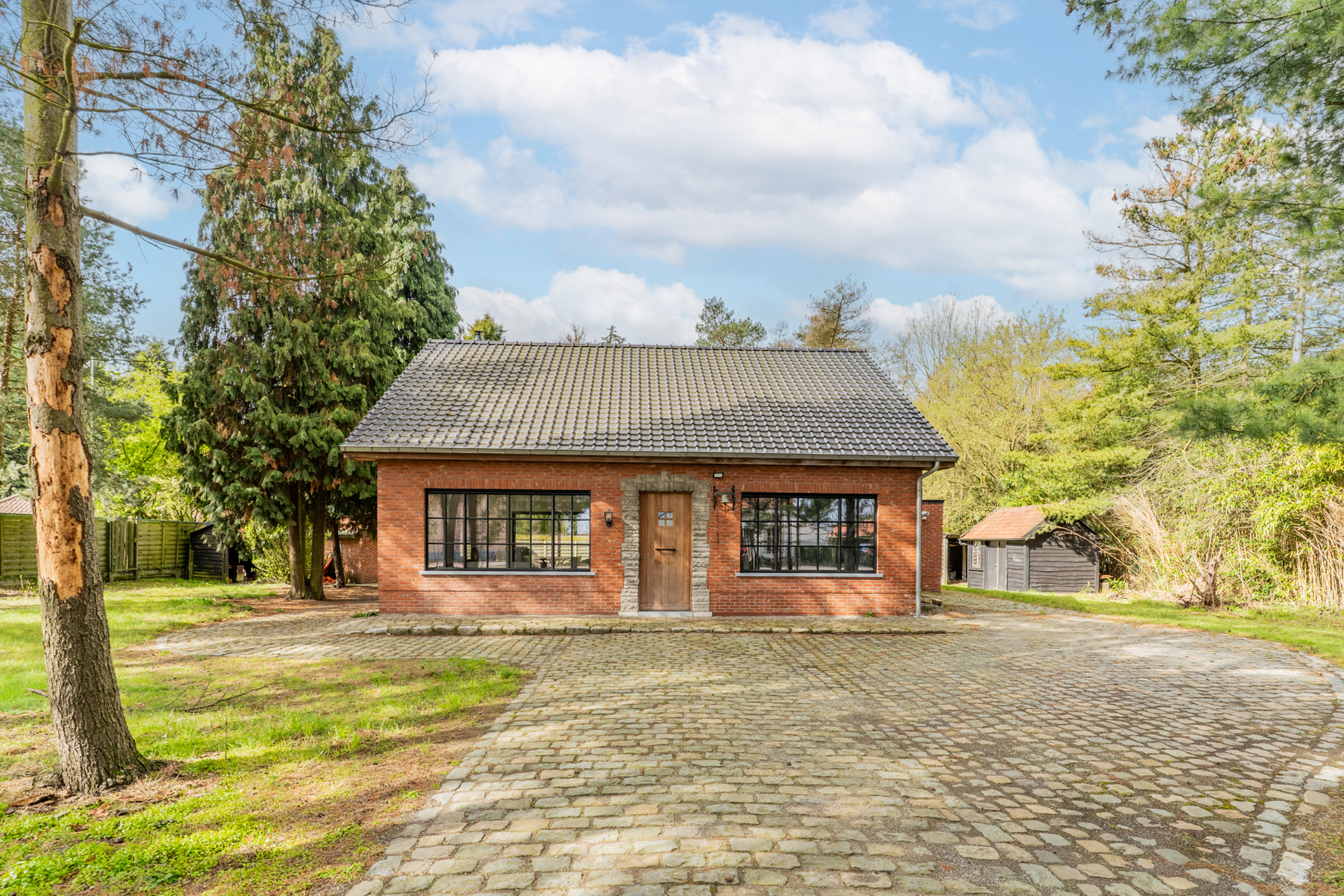 Stijlvol gerenoveerde woning op een perceel van ca. 1.925m² - foto 2