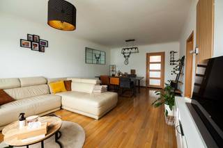 Recent gerenoveerd, ruim en energiezuinig appartement met 3 slaapkamers, garage en 2 terrassen op wandelafstand van centrum Tongeren.Ontdek dit...