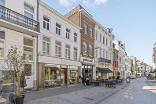 Interessant investeringspand gelegen op een toplocatie in het bruisende centrum van Kortrijk. Dit handelspand is momenteel verhuurd, wat zorgt voor een onmiddellijke en stabiele huuropbrengst.Alle huurmodaliteiten, waaronder de huidige huurprijs, looptijd van de huurovereenkomst, rendement en overige relevante informatie, zijn beschikbaar op aanvraag. Een interessante opportuniteit voor investeerders die op zoek zijn naar een verhuurd handelspand op een sterke locatie.Contacteer Wessel voor meer informatie. wessel.audoor@dewaele.com0472 18 39 13Bestuursmaatregelen in het maatregelenregister: nee