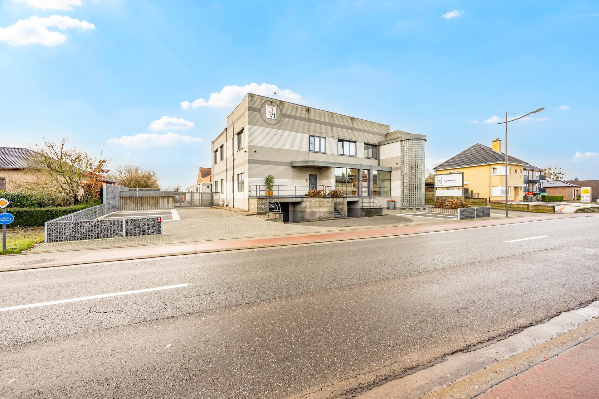 GEBOUW BESTAANDE UIT APP, 3 KANTOORVLOEREN & WERKPLAATS TE BILZEN. - foto 1