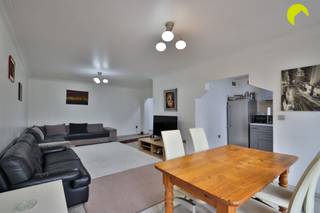 Dit gerenoveerde gelijkvloers appartement is gunstig en centraal gelegen aan de bekende Lambrechtshoekenlaan. In de nabije omgeving bevinden...