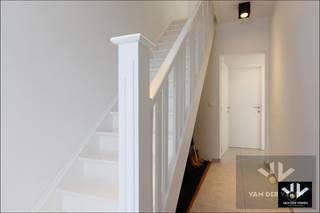 Volledig gerenoveerde en instapklare woning met gezellige stadstuinTroeven: * Toplocatie: gelegen in Runkst, tussen grote en kleine ring * Vlot...