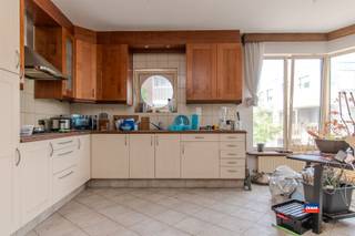 HOBOKEN | RUIM APPARTEMENT MET ÉÉN SLAAPKAMER, TERRAS EN GARAGE | EPC B |Indeling als volgt: inkomhal/gang - leefruimte - ruime geïnstalleerde keuken...