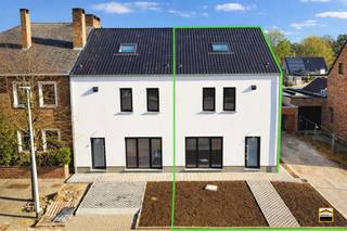 <p><span>Prachtig gerenoveerde woning op toplocatie in Diepenbeek</span></p><p><span> </span></p><p><span>Bent u op zoek naar een instapklare, energiezuinige woning op een centrale ligging? Deze <br />volledig gerenoveerde woning in Diepenbeek combineert modern wooncomfort met een <br />uitstekende bereikbaarheid dankzij de vlotte verbindingen naar de E313 en E314.<br /><br />Bij het betreden van de woning wordt u verwelkomd in een ruime en lichtrijke leefruimte <br />met een open indeling. De moderne open keuken sluit naadloos aan op de eet- en zithoek <br />en beschikt over een annex berging. Deze opstelling zorgt voor een aangename en functionele <br />woonbeleving.<br /><br />De woning telt momenteel drie ruime slaapkamers, met de mogelijkheid om een vierde <br />slaapkamer te creëren. Daarnaast is er één volledig uitgeruste badkamer aanwezig en is er <br />ruimte voorzien om een tweede badkamer te realiseren, ideaal voor grotere gezinnen of wie <br />extra comfort wenst.<br /><br />Achteraan de woning geniet u van een gezellig terras en een volledig omheinde tuin, perfect <br />voor ontspanning en privacy. Bovendien beschikt de woning over een aparte garage, wat <br />extra gemak biedt.<br /><br />Op technisch vlak scoort deze woning uitstekend:</span></p><ul><li><span>Verwarming op aardgas</span></li><li><span>Hoogrendementbeglazing in PVC</span></li><li><span>Ventilatiesysteem C+</span></li><li><span>Regenwaterput van 5.000 liter met pomp</span></li><li><span>Energiezuinig met een E-peil van E47 (overeenkomend met label A)</span></li><li><span>Elektriciteit volledig conform het AREI</span></li></ul><p><span>Deze woning is niet alleen stijlvol en comfortabel, maar ook toekomstgericht en energie-efficiënt.</span></p><p><span>Belangrijk:</span><span> Er dient een bijkomende kost van € 8.884,78 voorzien te worden voor de <br />aansluitingskosten van de nutsvoorzieningen en de opmetingskosten.<br /><br />Kortom, een ideale gezinswoning of investering op een strategische locatie. Neem vandaag nog <br />contact op voor meer informatie of een bezichtiging via 012 26 22 05 of info@hetimmohuis.be.</span></p>