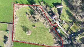 Magnifique terrain à bâtir de plus d'un hectare situé dans un environnement campagnard paisible, à deux pas du joli village de Ittre et à l'orée...