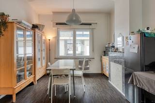 La maison est située à Bissegem, avec une connexion facile au centre de Courtrai, à la ville de Bissegem et aux principales routes d'accès. De...