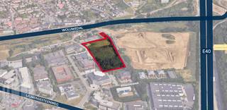 This business plot in Zaventem offers a unique combination of visibility and accessibility. Strategically located along the R0 and E40, the site provides an ideal base for logistics, distribution, manufacturing and other industrial activities. Brussels Airport is located just 5 km away, Brussels Port 10 km away, while direct connections to the E40, E19, E411 and E314 provide quick access to all major Belgian cities.<br /><br />The site benefits from excellent accessibility, with nearby bus lines, cycling highways and Zaventem railway station just 1.8 km away. Its central location within the country’s main transport corridors further enhances its appeal.<br /><br />The total site comprises <strong>18,834 m²,</strong> divided into <strong>3,914 m², 9,062 m²</strong> and 5,858 m², offering flexibility to accommodate a wide range of business profiles.<br /><br />Further information available upon request from<strong> PANORAMA B2B</strong> at<strong> 02 424 24 21</strong>.