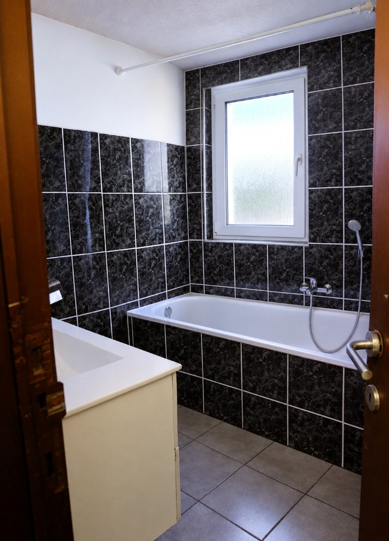 Voorheen opgedeeld gebouw, 3 grote studio's en 1 appt 2 slpk - foto 5