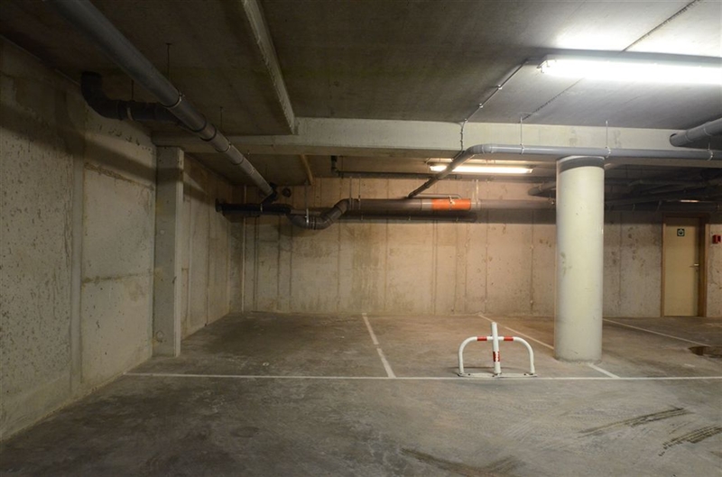 Dubbele binnenstaanplaats in een statige residentie. - foto 2