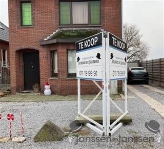 RESIDENTIAL PROPERTY IN LEOPOLDSBURG WITH EXCELLENT POTENTIAL This charming home in Leopoldsburg offers an excellent opportunity for buyers looking...