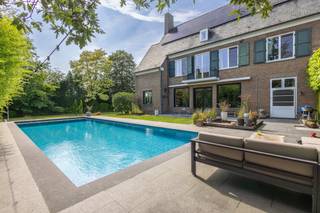 This architect's house by Arthur Degeyter in Zedelgem is a unique opportunity. The interior has been carefully maintained, preserving old elements...