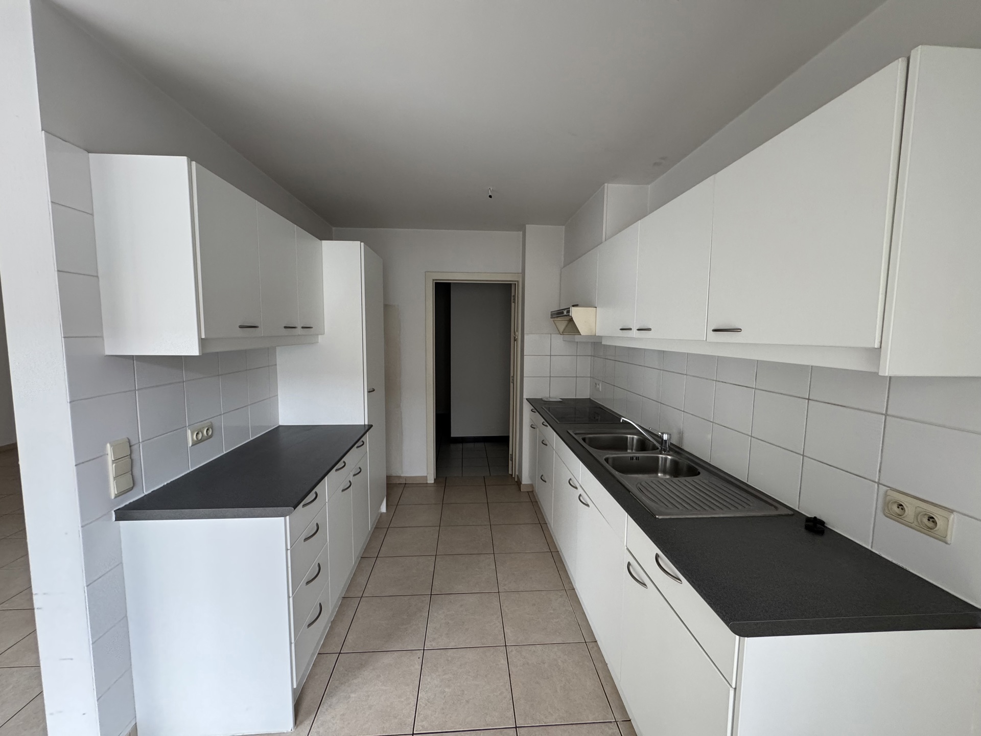 Ruim appartement met terras in hartje Bornem - foto 2