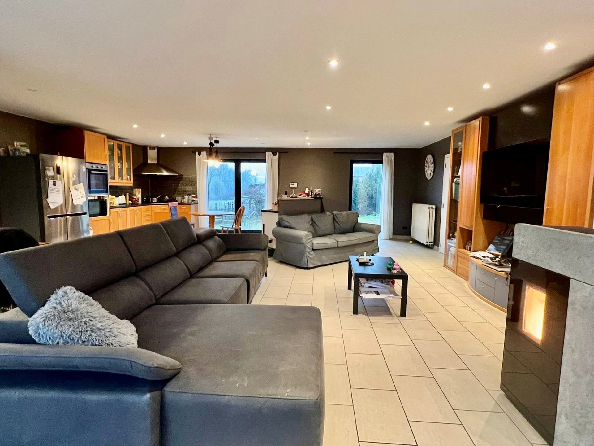 SOLIDE WONING met PRACHTIG ZICHT achteraan en VEEL POTENTIEEL!!! - foto 5