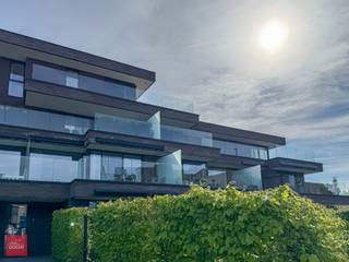 Instapklare penthouse met alle comfort. Lift komt uit in appartement zelf (via beveiliging). Bestaande uit een grote leefruimte, ingerichte keuken...